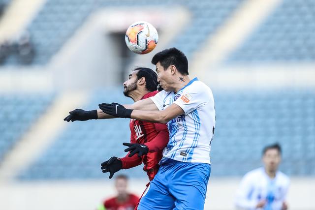 不可思议！中甲陕西联合与佛山比赛中双球同时进门